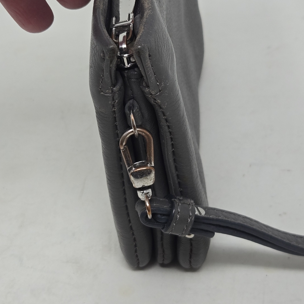 VINCE CAMUTO Pebbled Leather Wristlet Wallet Gray Phone 3 Compartment Zip Top - Picture 5 of 16